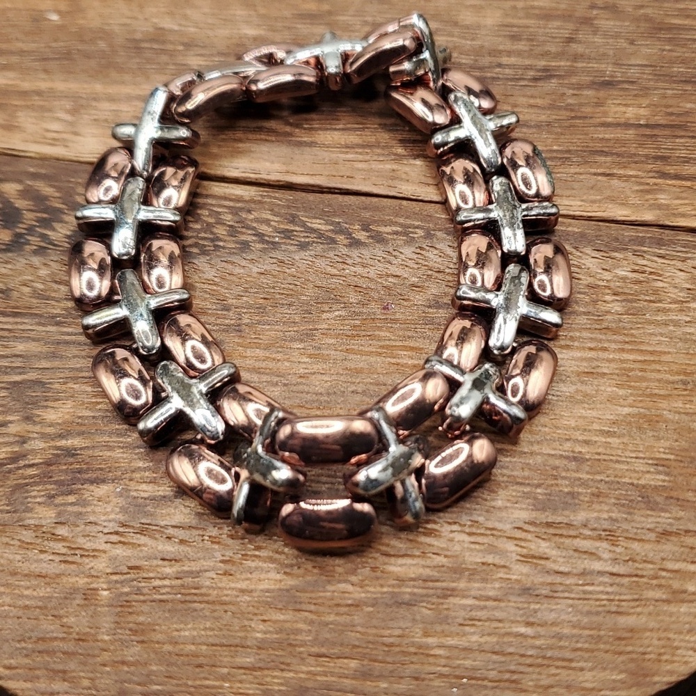 B2714 LCI Liz Claiborne Two-Tone Silver and Gold Link Bracelet Signed‎ LCI - Picture 2 of 3